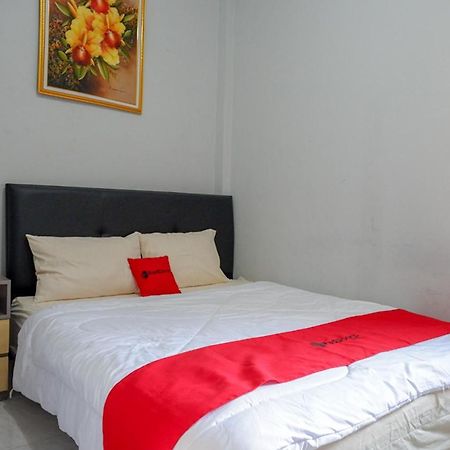 Hotel Reddoorz Near Jalan Adi Sucipto Solo Exterior foto