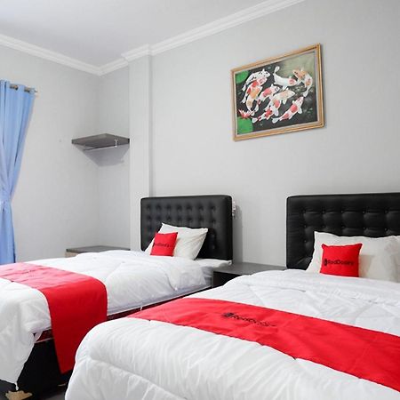 Hotel Reddoorz Near Jalan Adi Sucipto Solo Exterior foto