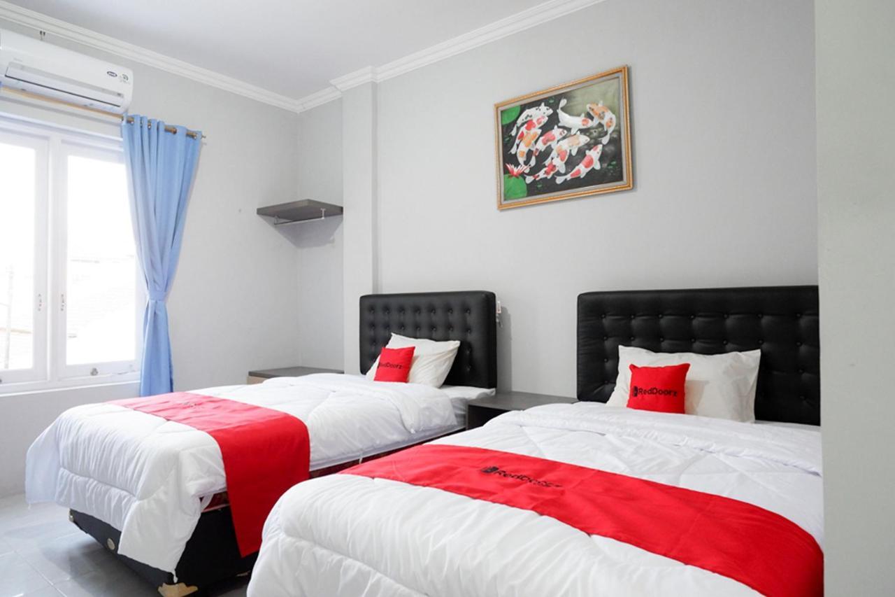 Hotel Reddoorz Near Jalan Adi Sucipto Solo Exterior foto