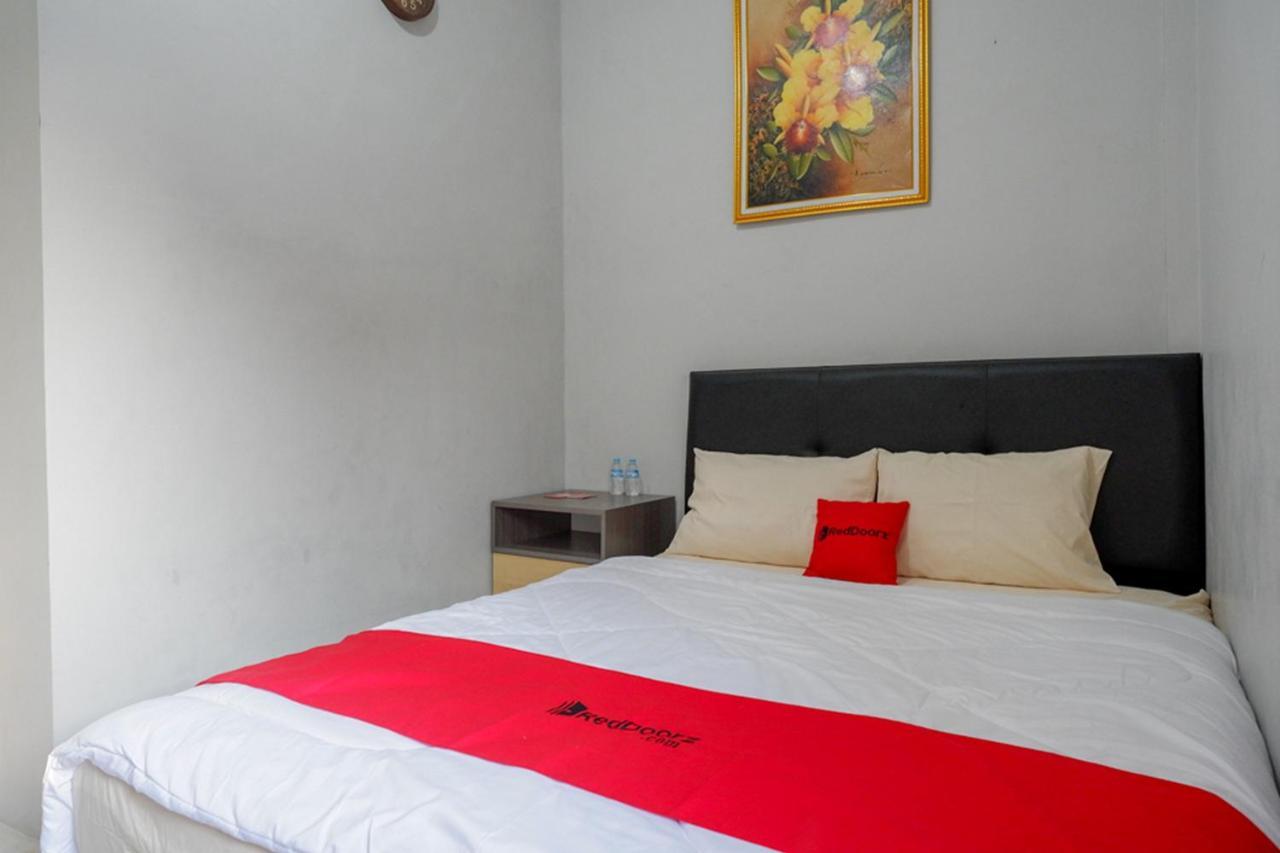 Hotel Reddoorz Near Jalan Adi Sucipto Solo Exterior foto