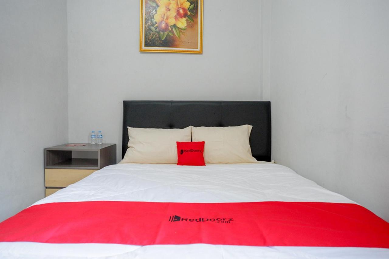 Hotel Reddoorz Near Jalan Adi Sucipto Solo Exterior foto