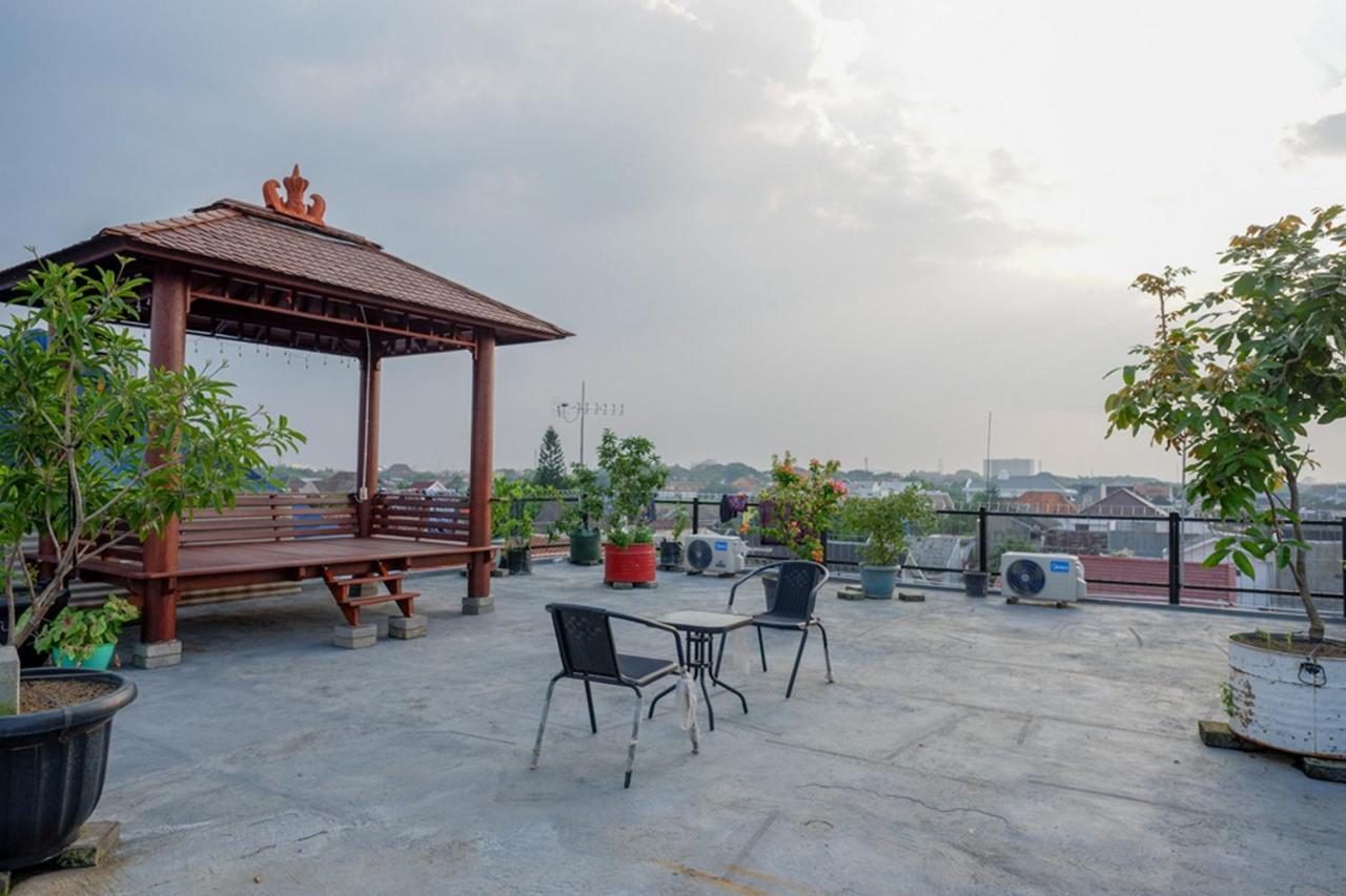 Hotel Reddoorz Near Jalan Adi Sucipto Solo Exterior foto
