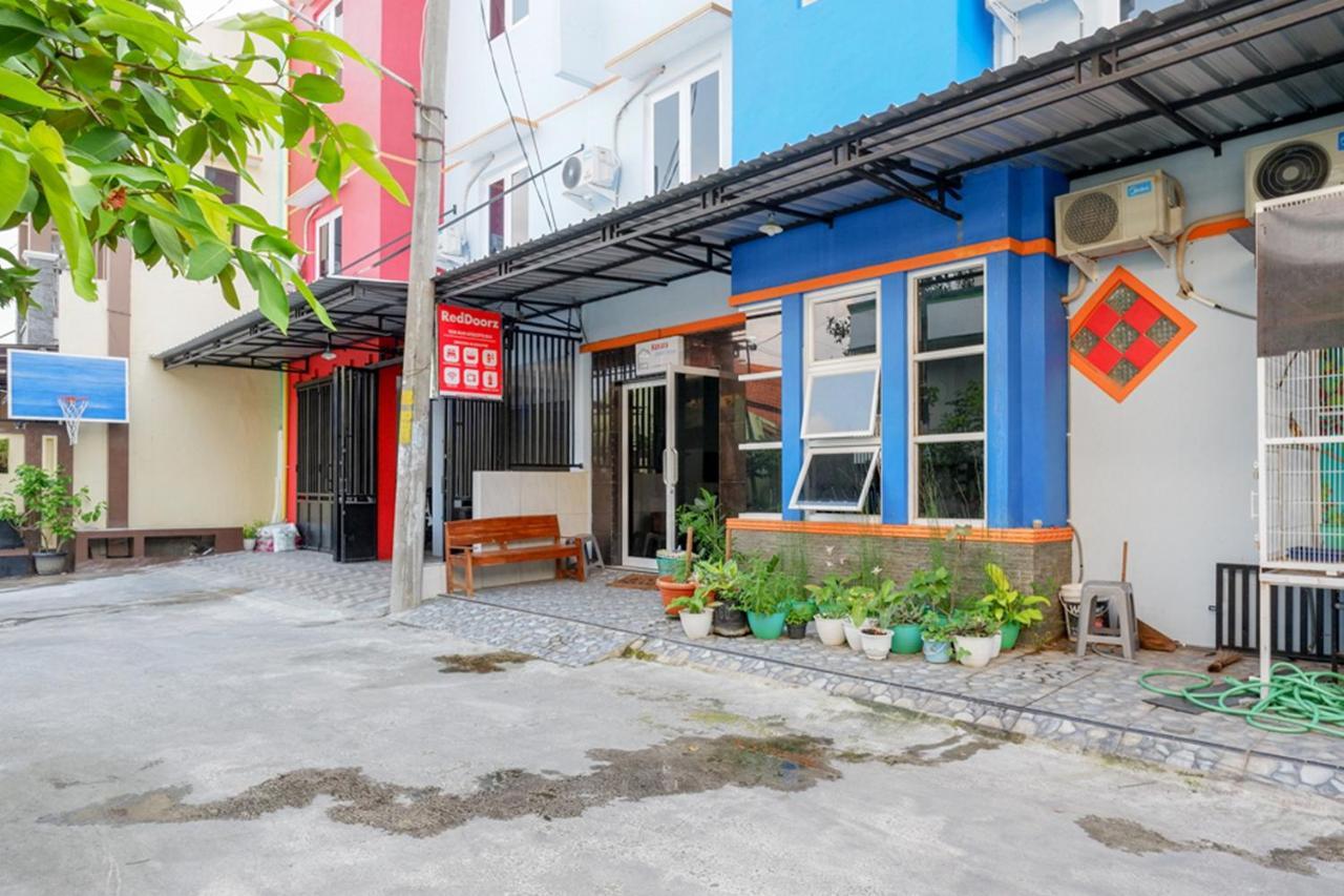 Hotel Reddoorz Near Jalan Adi Sucipto Solo Exterior foto