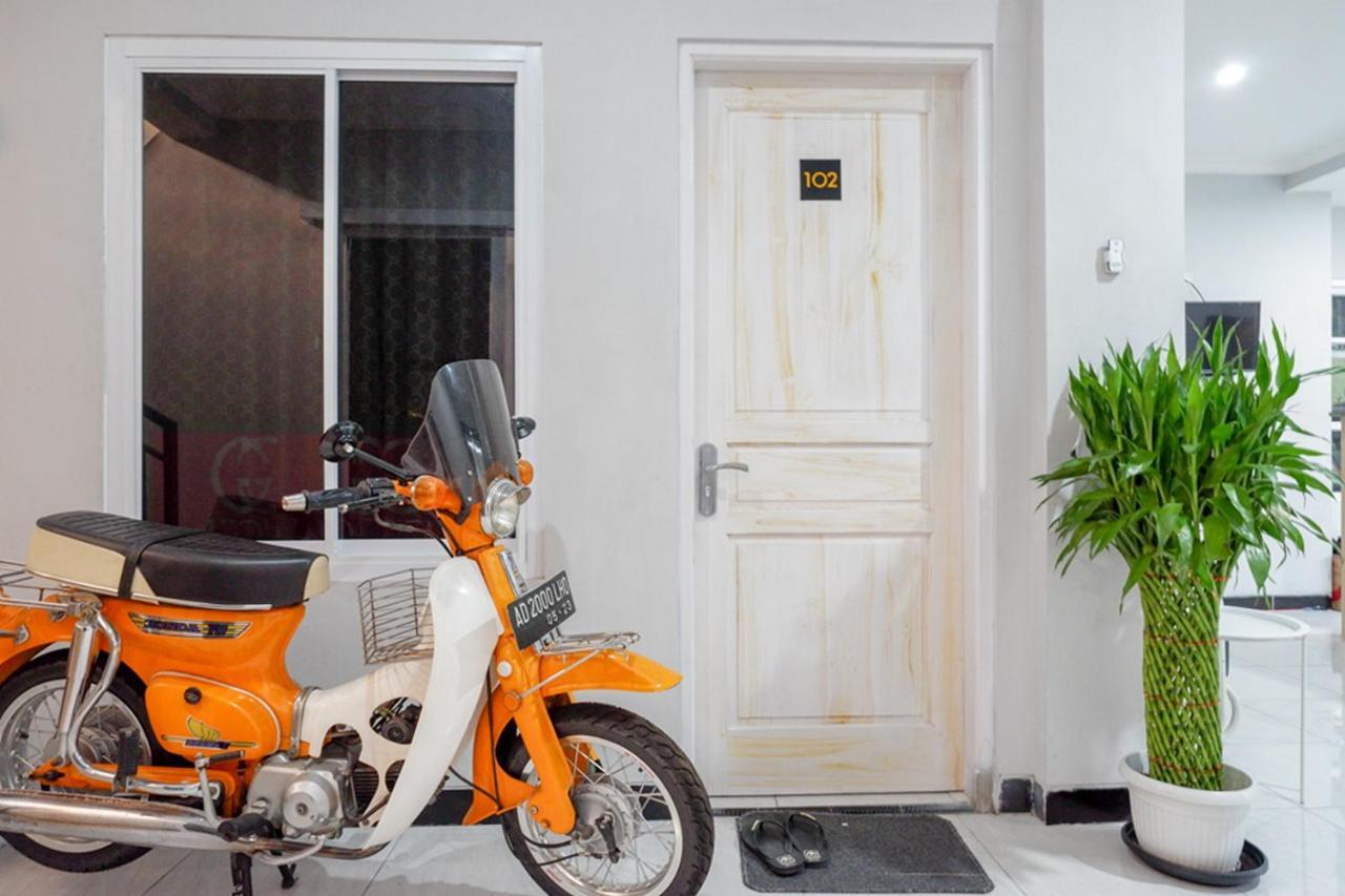 Hotel Reddoorz Near Jalan Adi Sucipto Solo Exterior foto