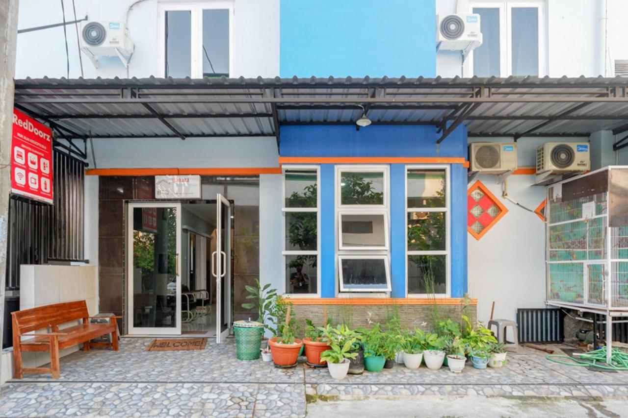Hotel Reddoorz Near Jalan Adi Sucipto Solo Exterior foto